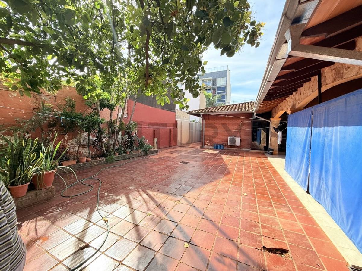 Propiedad sobre Concejal Vargas ideal para vivienda o desarrollo - imagen 11