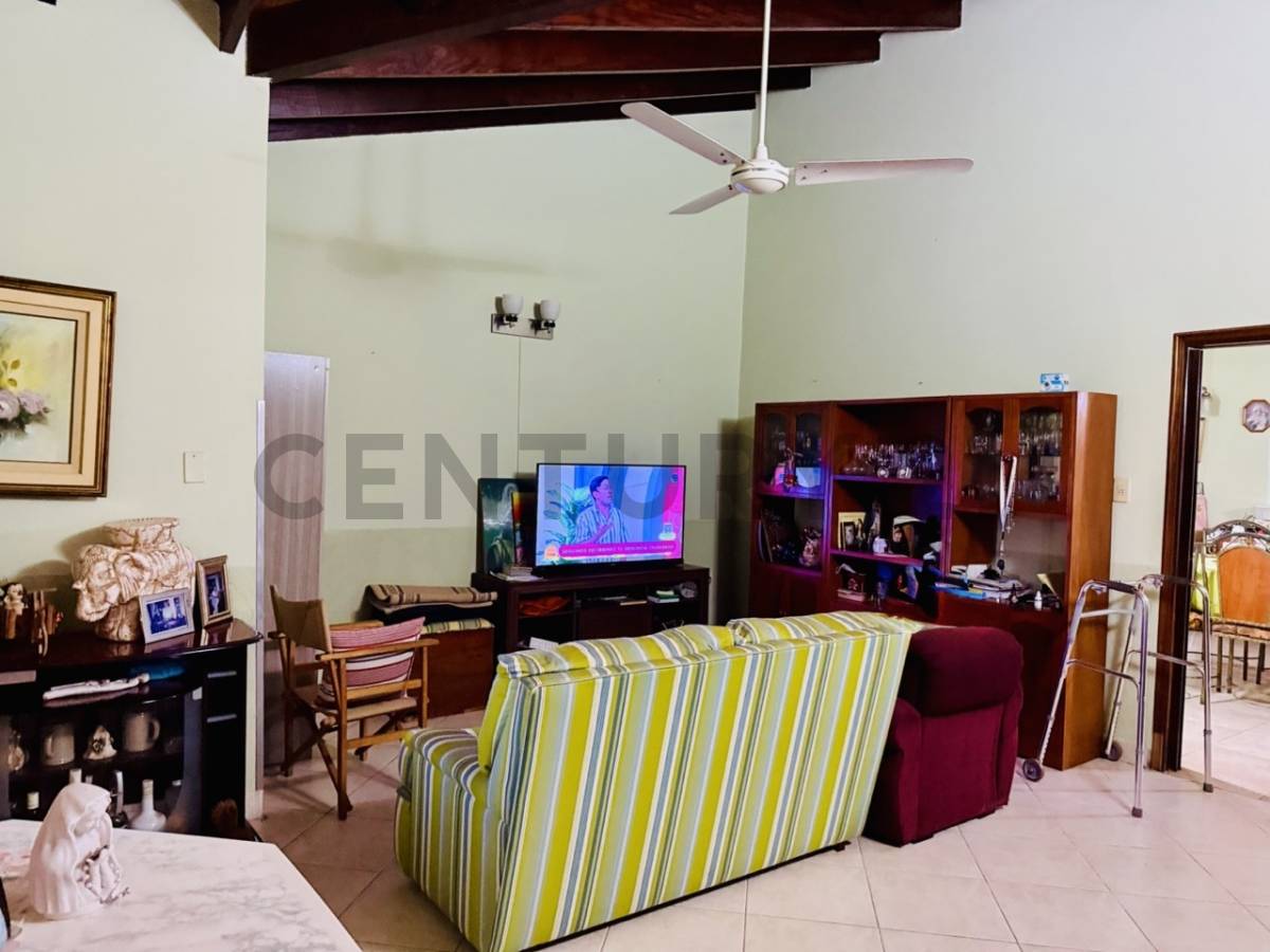 Propiedad sobre Concejal Vargas ideal para vivienda o desarrollo - imagen 14
