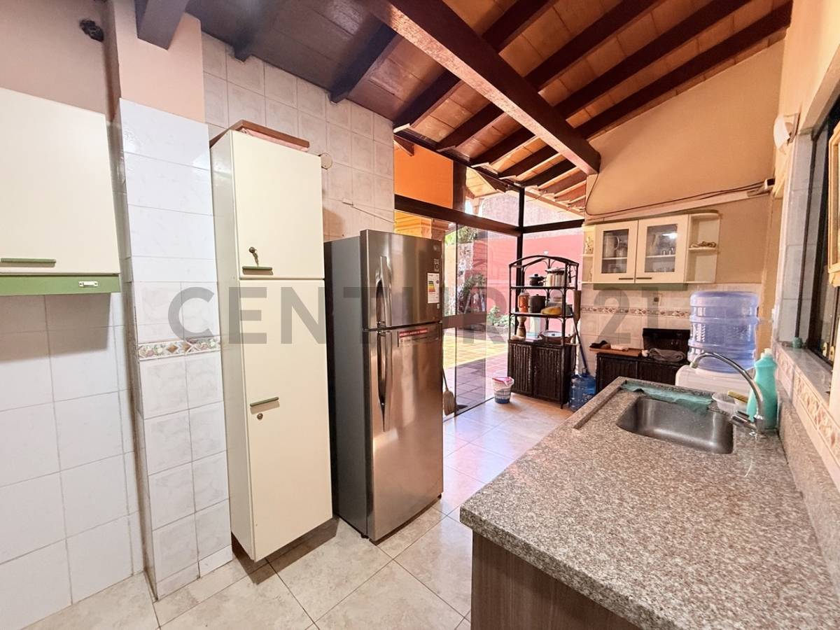 Propiedad sobre Concejal Vargas ideal para vivienda o desarrollo - imagen 18