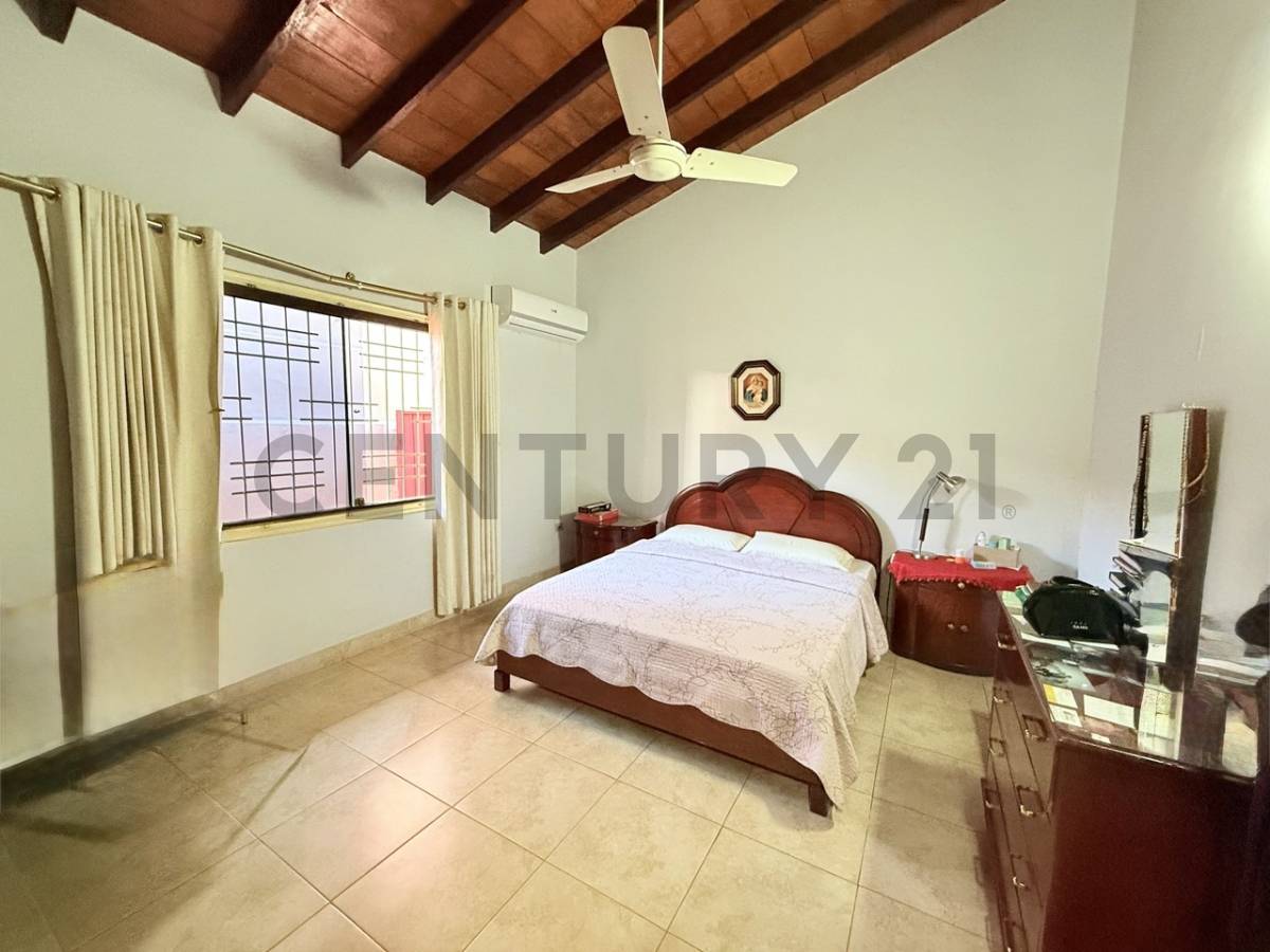 Propiedad sobre Concejal Vargas ideal para vivienda o desarrollo - imagen 19