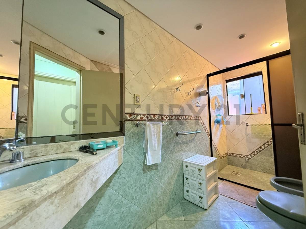 Propiedad sobre Concejal Vargas ideal para vivienda o desarrollo - imagen 20