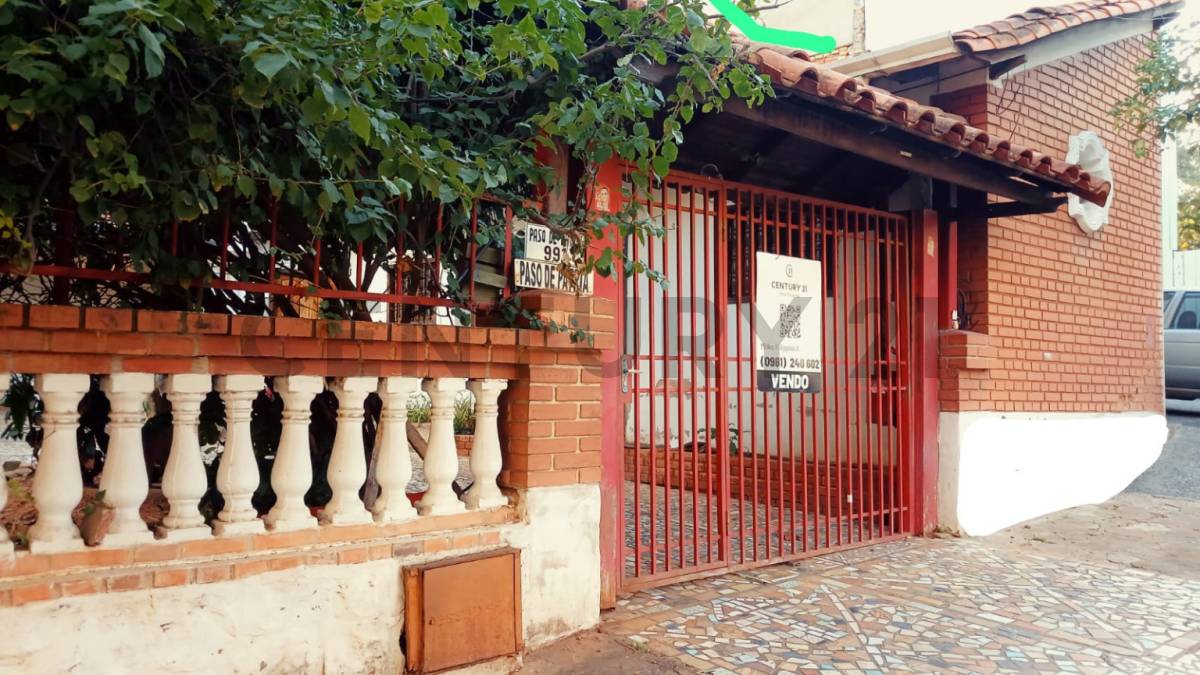 EN VENTA INMUEBLE EN ESQUINA, A REFACCIONAR, EN BARRIO HIPÓDROMO. - 1