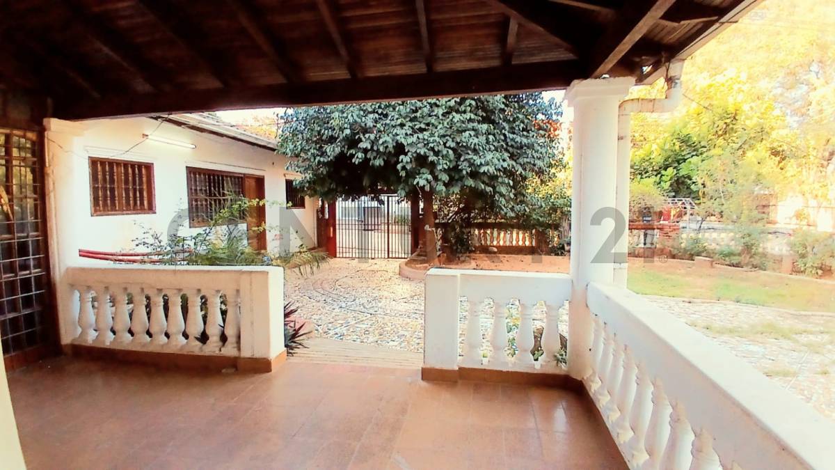 EN VENTA INMUEBLE EN ESQUINA, A REFACCIONAR, EN BARRIO HIPÓDROMO. - 2