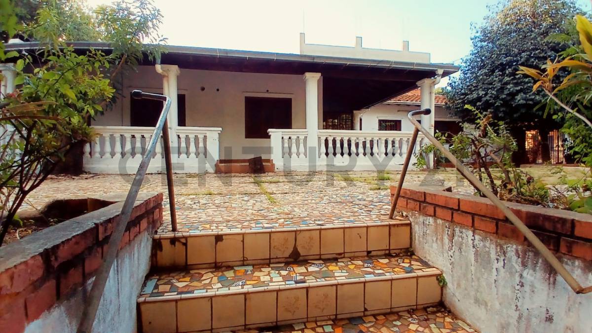 EN VENTA INMUEBLE EN ESQUINA, A REFACCIONAR, EN BARRIO HIPÓDROMO. - 6
