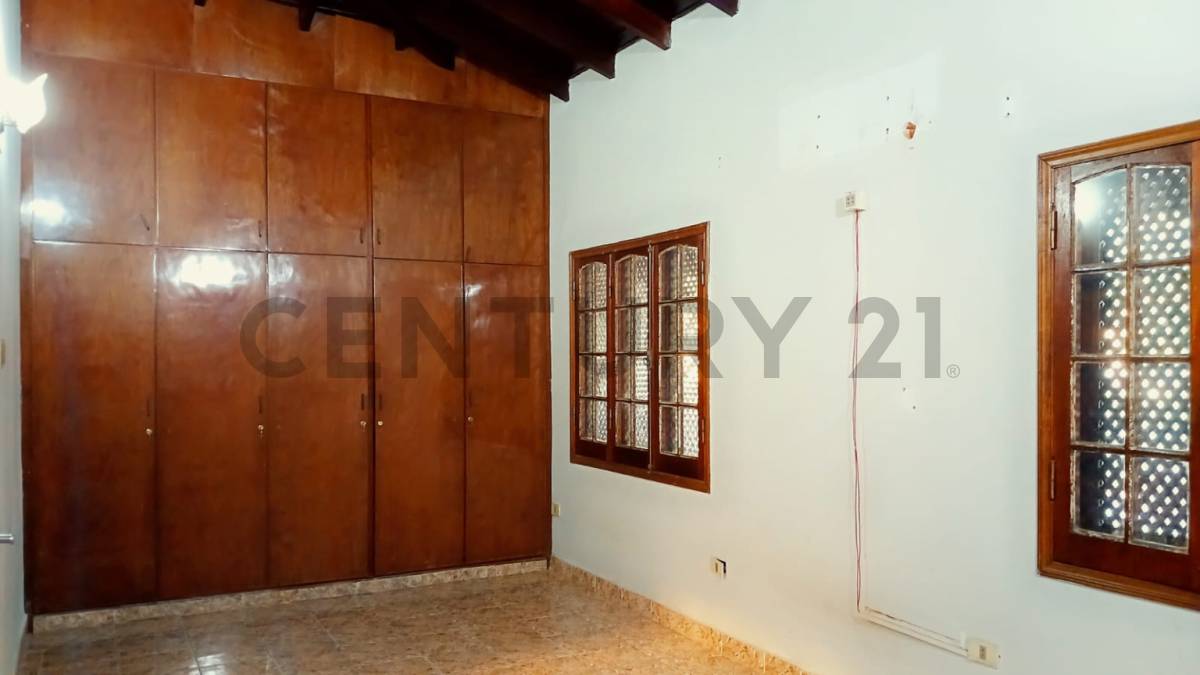 EN VENTA INMUEBLE EN ESQUINA, A REFACCIONAR, EN BARRIO HIPÓDROMO. - 7