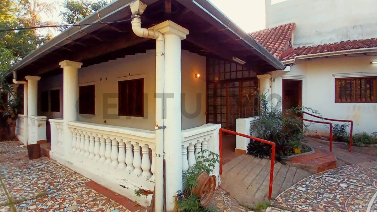 EN VENTA INMUEBLE EN ESQUINA, A REFACCIONAR, EN BARRIO HIPÓDROMO. - 9
