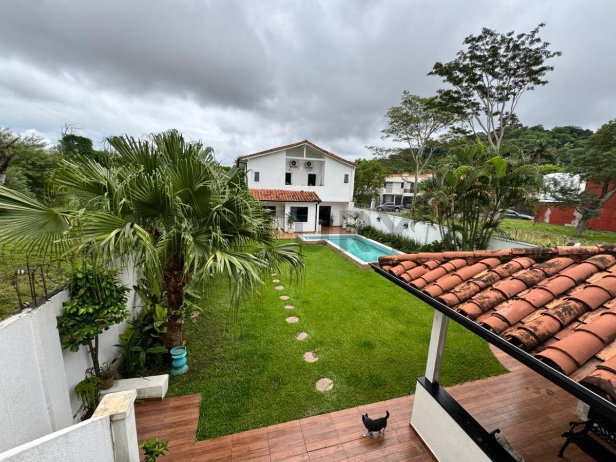 Casa de 4/5 dorm. en Itá Enramada - a 1 cuadra de la Av. Costanera Sur - 3