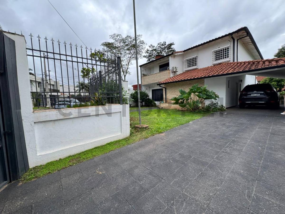Casa de 4/5 dorm. en Itá Enramada - a 1 cuadra de la Av. Costanera Sur - 2