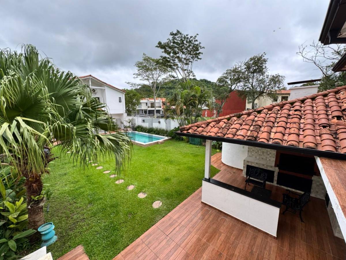 Casa de 4/5 dorm. en Itá Enramada - a 1 cuadra de la Av. Costanera Sur - 4