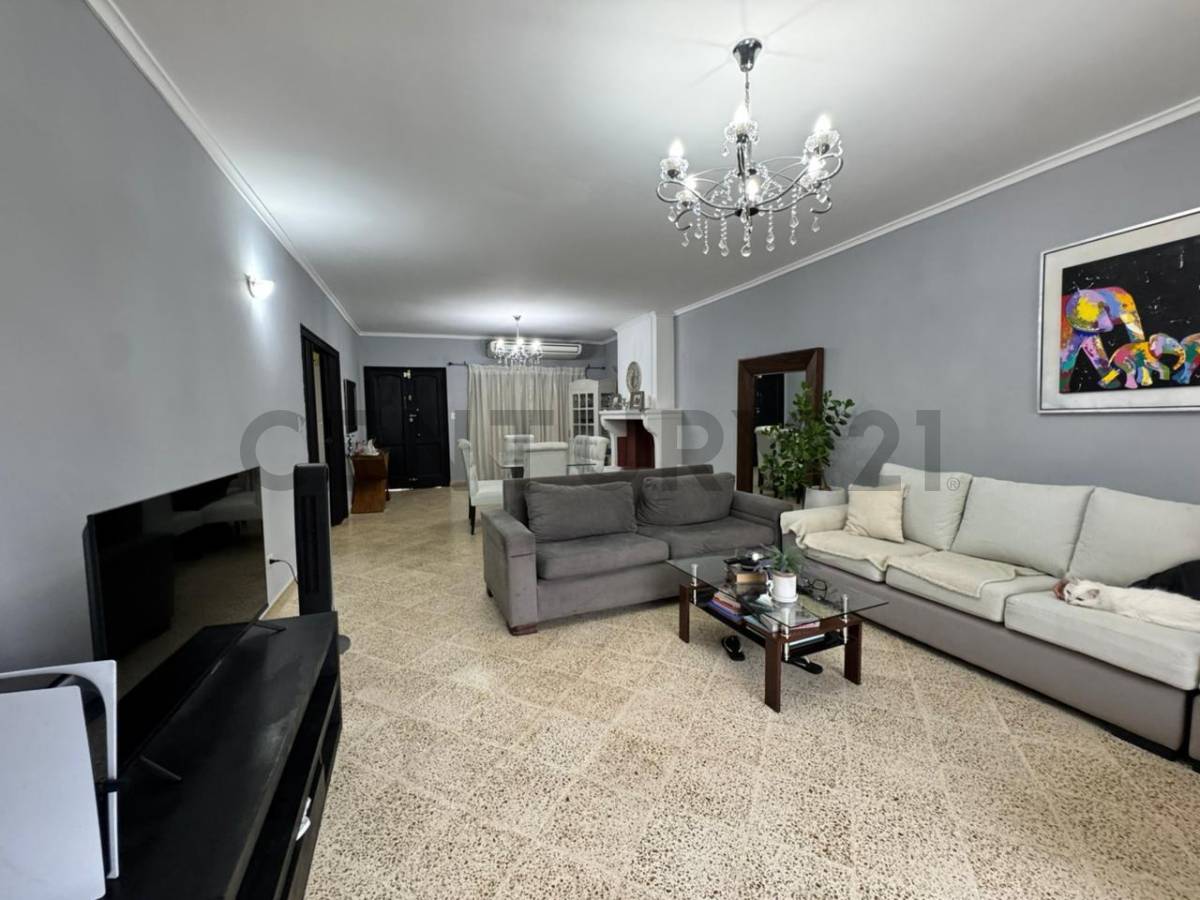 Casa de 4/5 dorm. en Itá Enramada - a 1 cuadra de la Av. Costanera Sur - 8