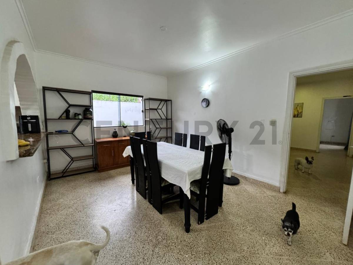 Casa de 4/5 dorm. en Itá Enramada - a 1 cuadra de la Av. Costanera Sur - 14