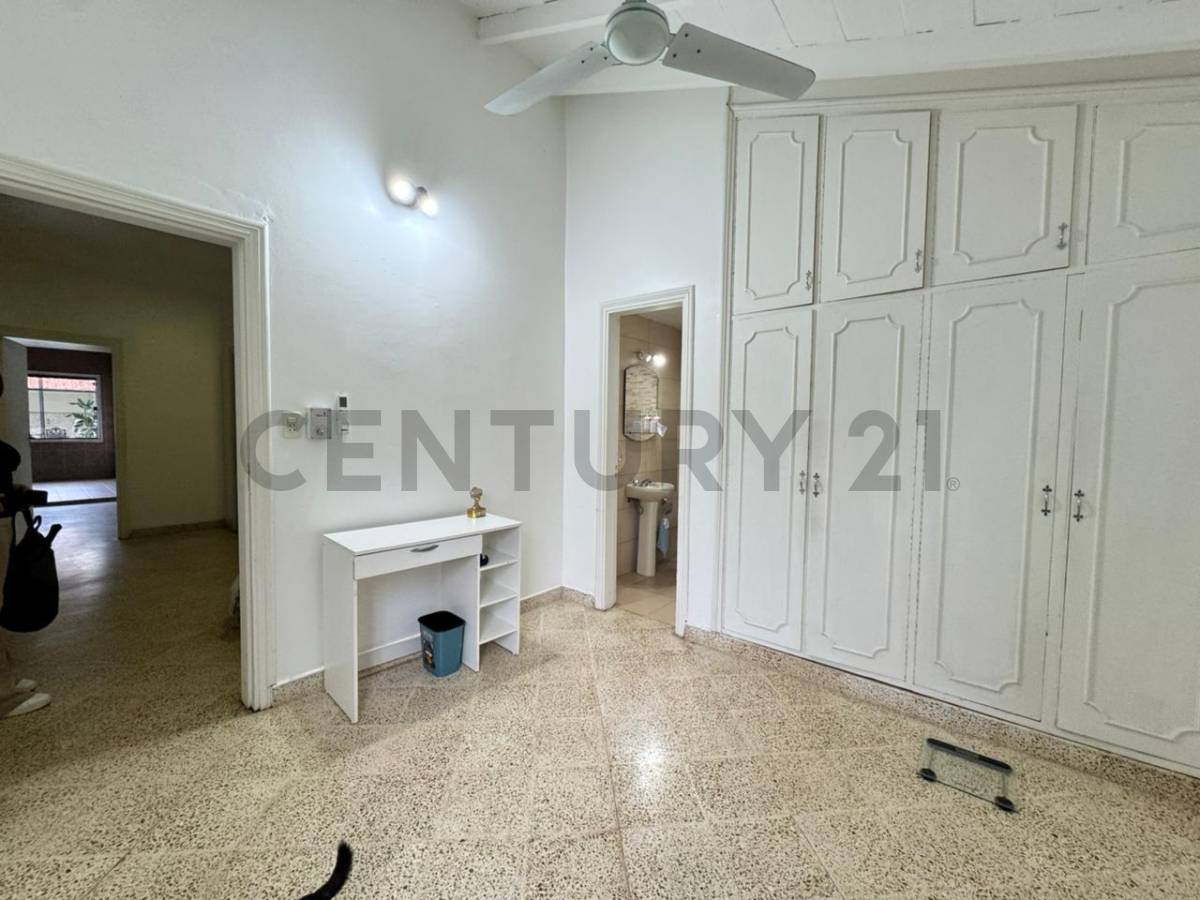 Casa de 4/5 dorm. en Itá Enramada - a 1 cuadra de la Av. Costanera Sur - 15
