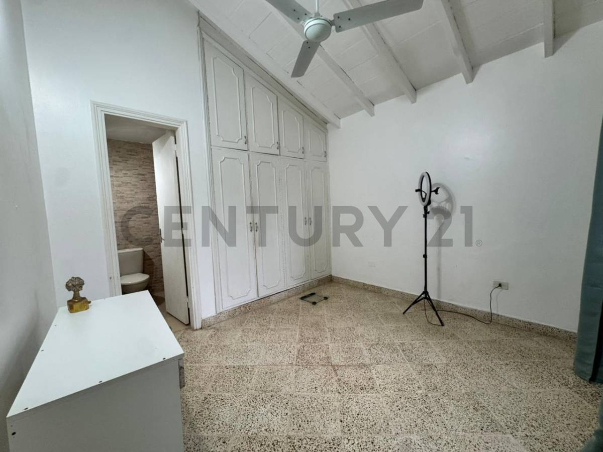 Casa de 4/5 dorm. en Itá Enramada - a 1 cuadra de la Av. Costanera Sur - 16