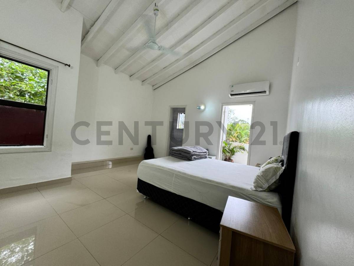 Casa de 4/5 dorm. en Itá Enramada - a 1 cuadra de la Av. Costanera Sur - 20