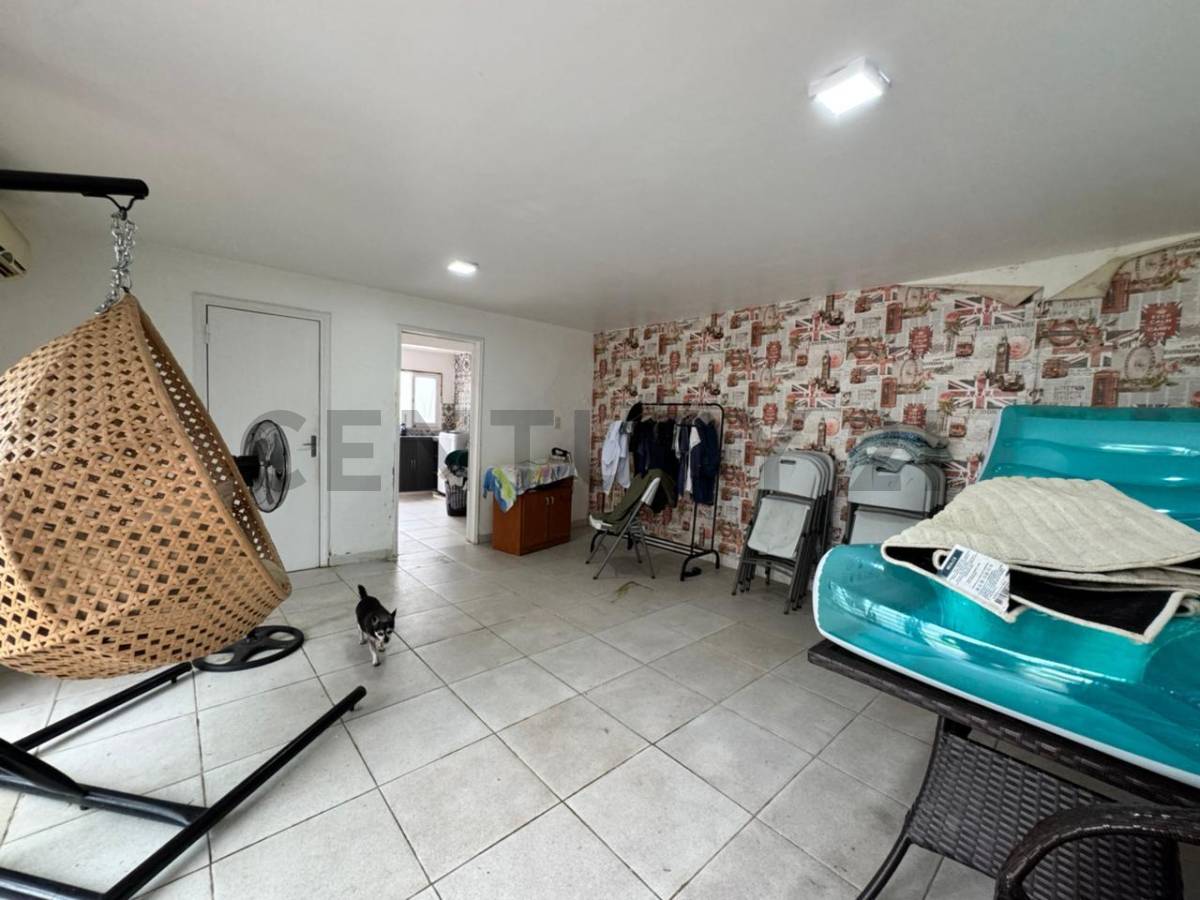 Casa de 4/5 dorm. en Itá Enramada - a 1 cuadra de la Av. Costanera Sur - 21