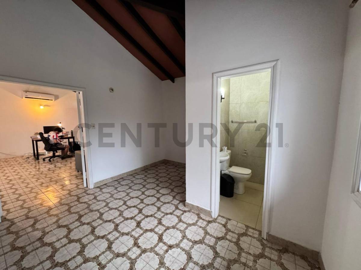Casa de 4/5 dorm. en Itá Enramada - a 1 cuadra de la Av. Costanera Sur - 22