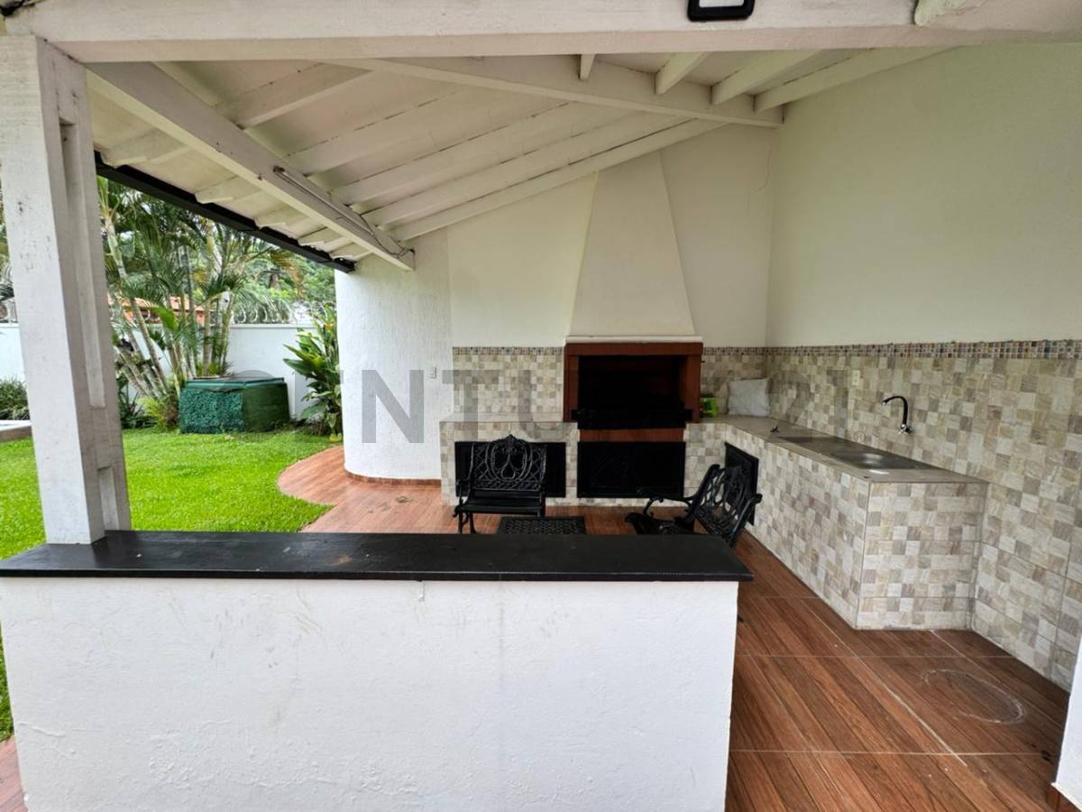 Casa de 4/5 dorm. en Itá Enramada - a 1 cuadra de la Av. Costanera Sur - 23