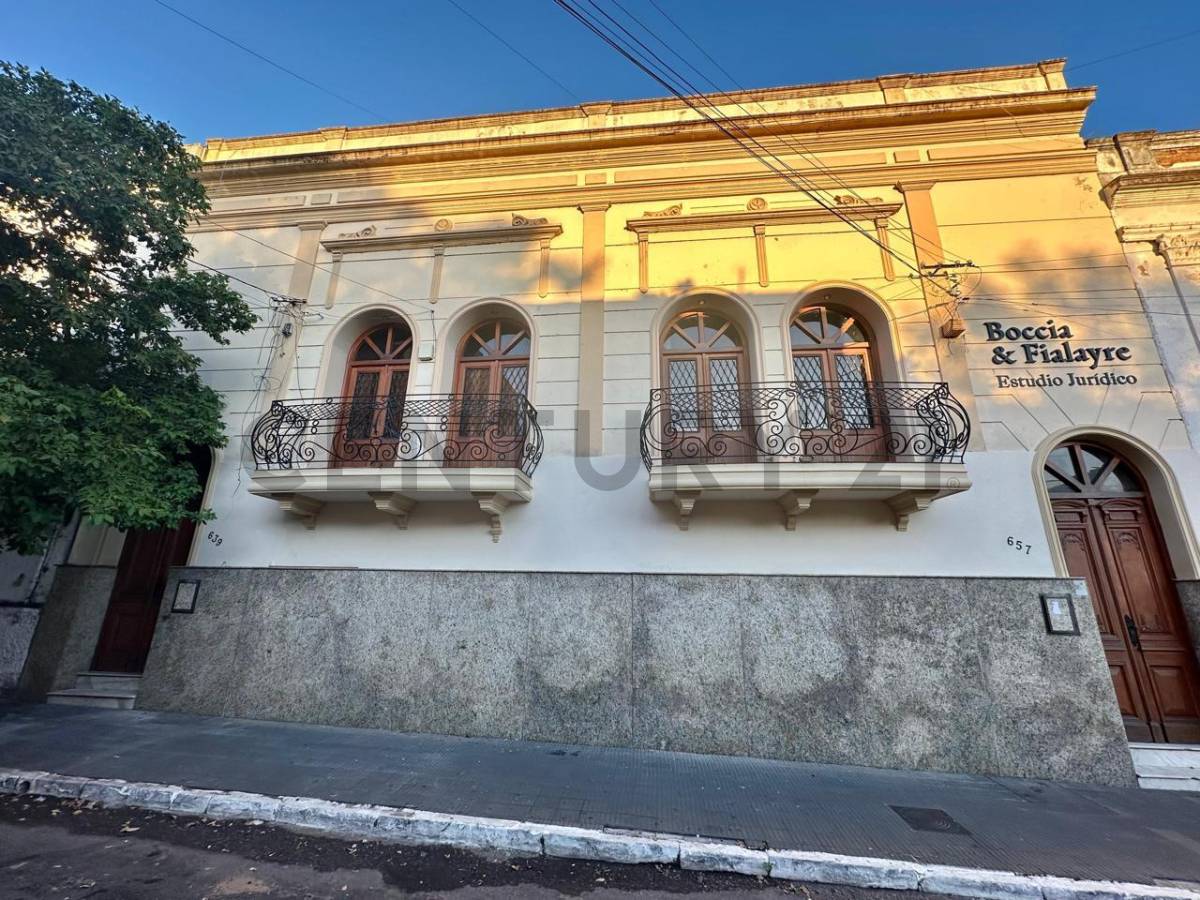DOS PROPIEDADES JUNTAS | Venta de Casa en La Encarnación, Asunción - 1