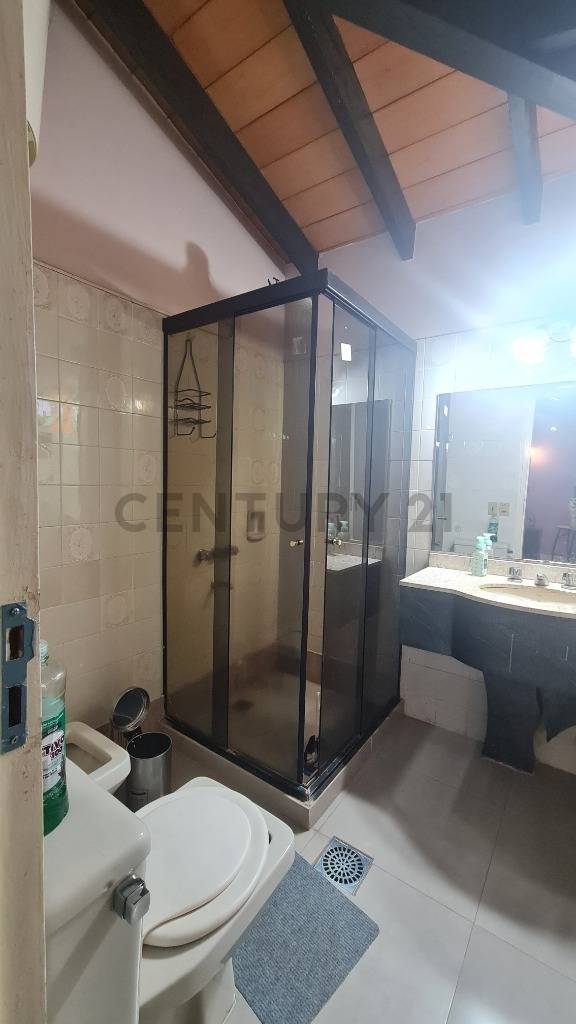 Casa en Venta en Barrio Las Lomas – Amplio Terreno frente a Plaza - imagen 10