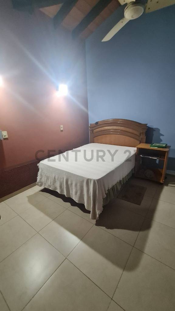 Casa en Venta en Barrio Las Lomas – Amplio Terreno frente a Plaza - imagen 11