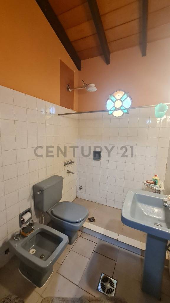 Casa en Venta en Barrio Las Lomas – Amplio Terreno frente a Plaza - imagen 13