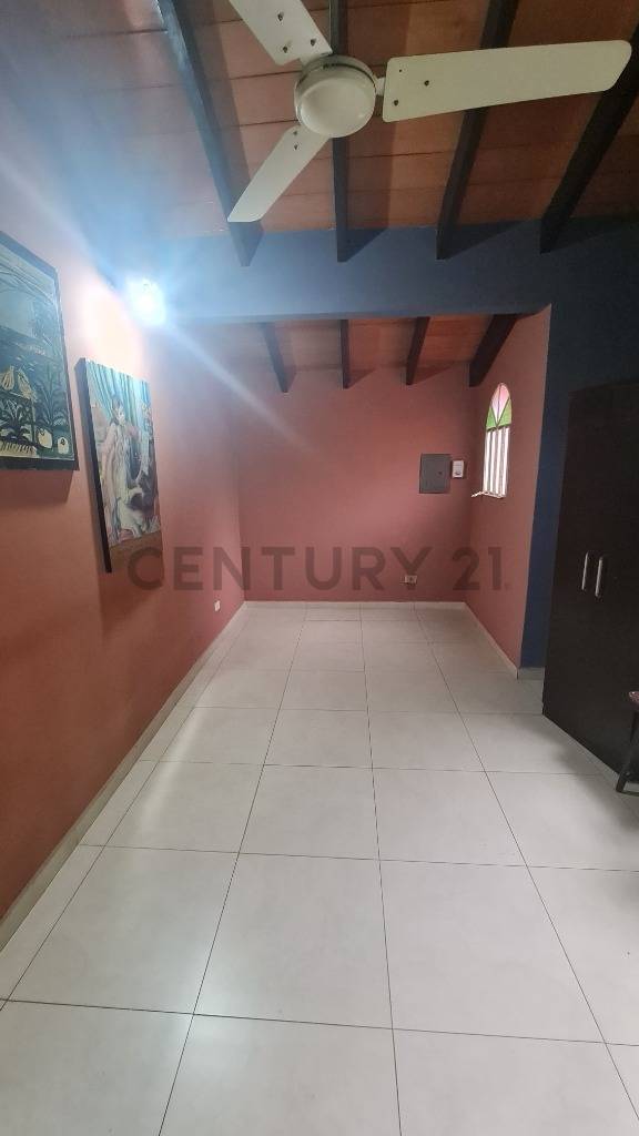 Casa en Venta en Barrio Las Lomas – Amplio Terreno frente a Plaza - imagen 14