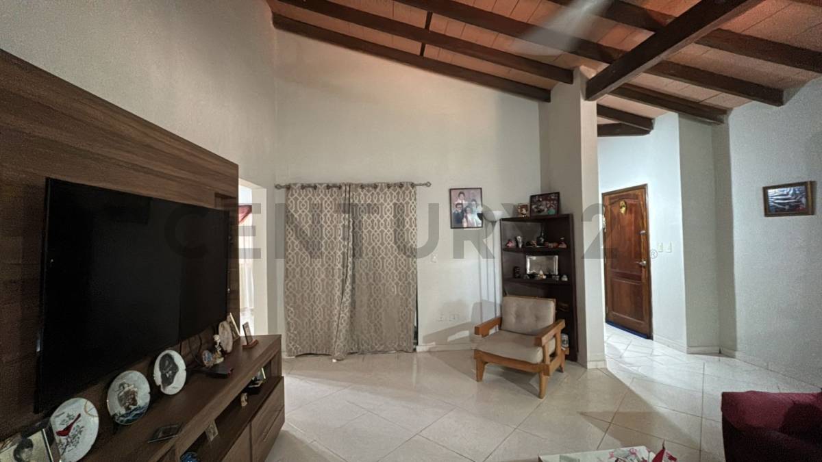 Vendo casa en barrio Las Lomas - imagen 3