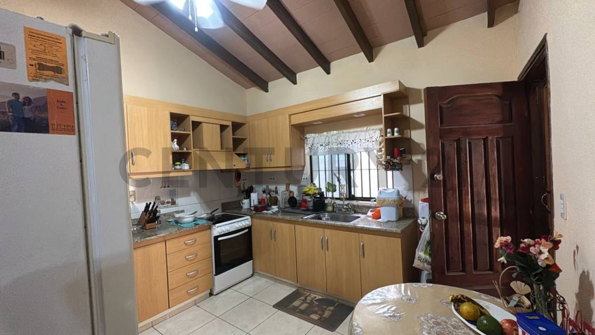 Vendo casa en barrio Las Lomas - imagen 9