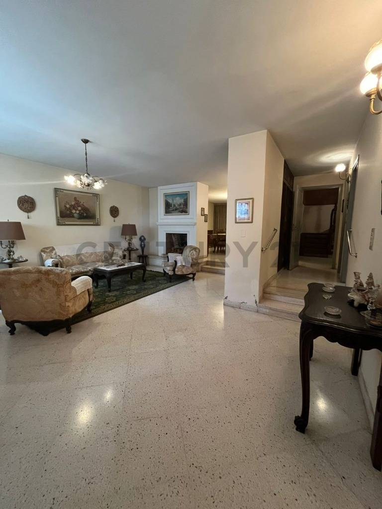 VENDO CASONA EN EL CORAZON DEL BARRIO LAS MERCEDES - 5