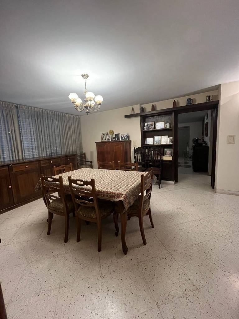 VENDO CASONA EN EL CORAZON DEL BARRIO LAS MERCEDES - 6