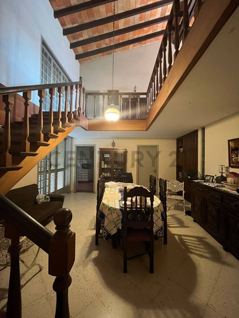 VENDO CASONA EN EL CORAZON DEL BARRIO LAS MERCEDES - 9