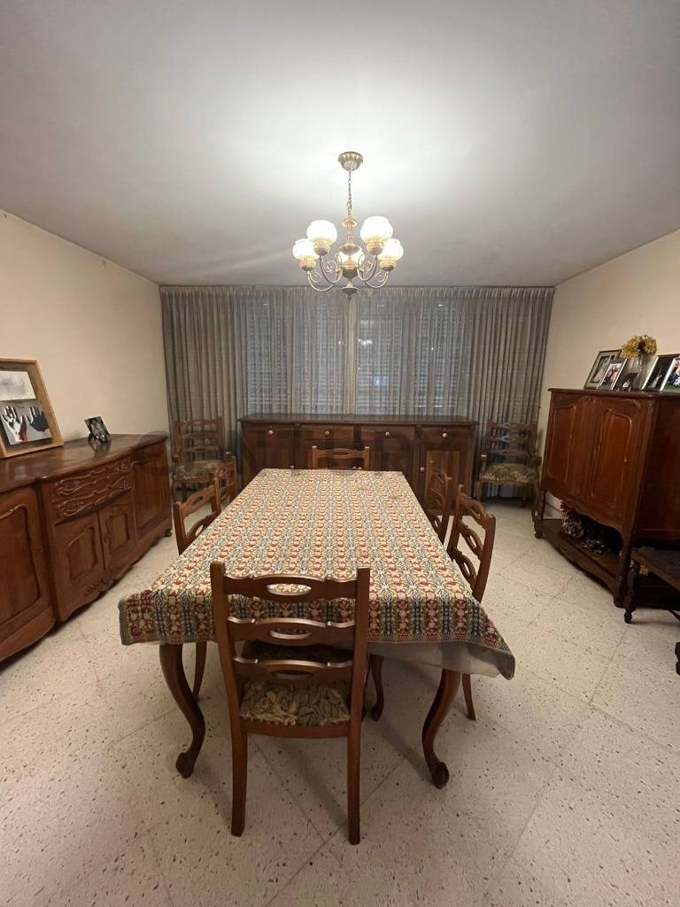 VENDO CASONA EN EL CORAZON DEL BARRIO LAS MERCEDES - 10