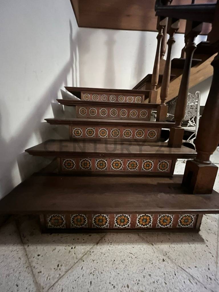 VENDO CASONA EN EL CORAZON DEL BARRIO LAS MERCEDES - 12