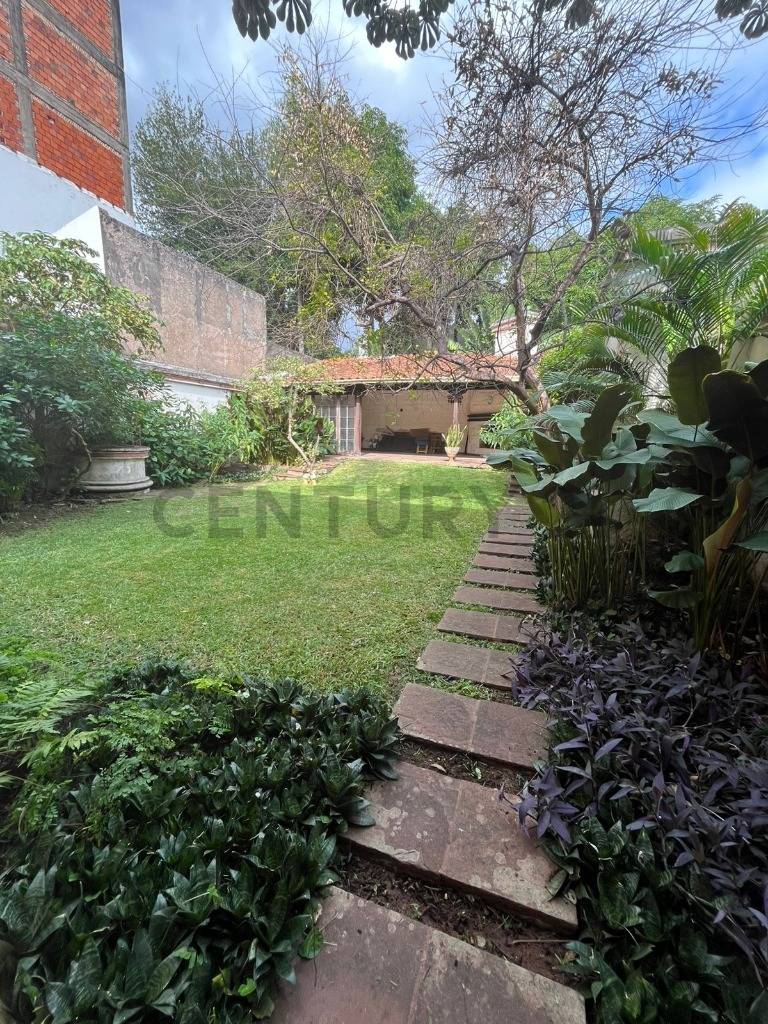 VENDO CASONA EN EL CORAZON DEL BARRIO LAS MERCEDES - 24