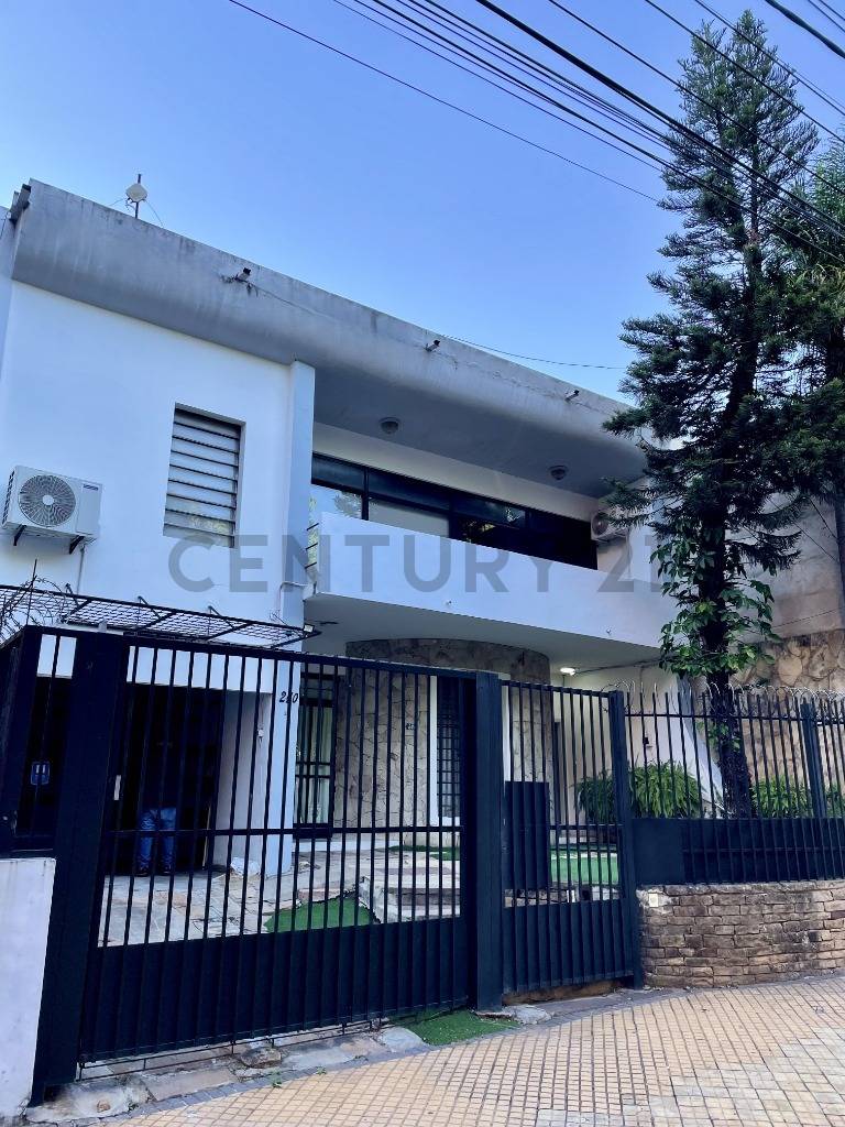 SE VENDE HERMOSA RESIDENCIA EN EL BARRIO LAS MERCEDES - 1
