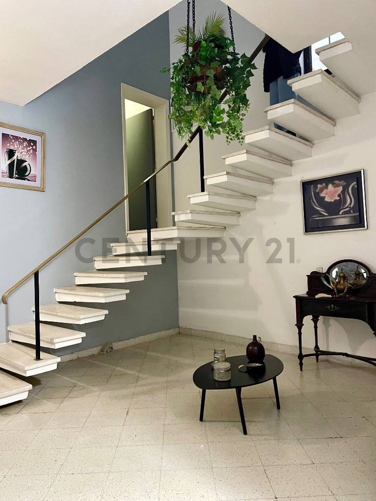 SE VENDE HERMOSA RESIDENCIA EN EL BARRIO LAS MERCEDES - 2