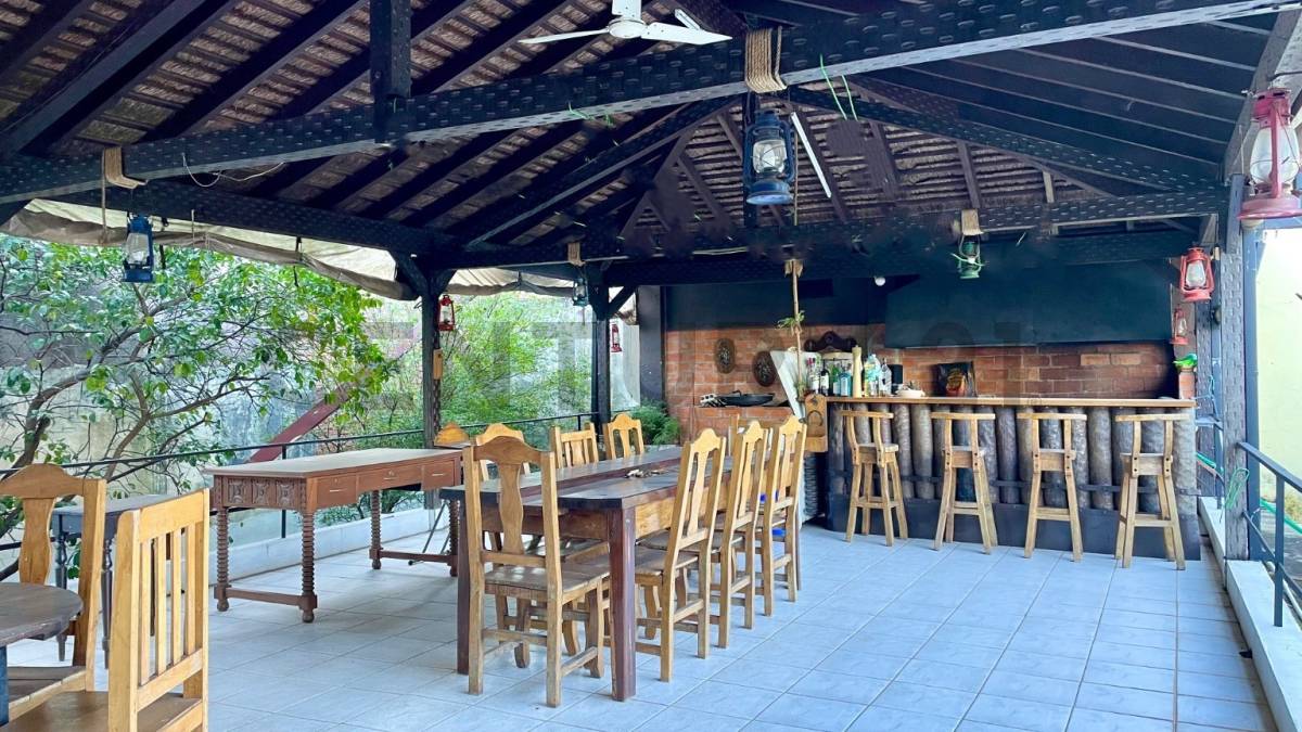 SE VENDE HERMOSA RESIDENCIA EN EL BARRIO LAS MERCEDES - 4