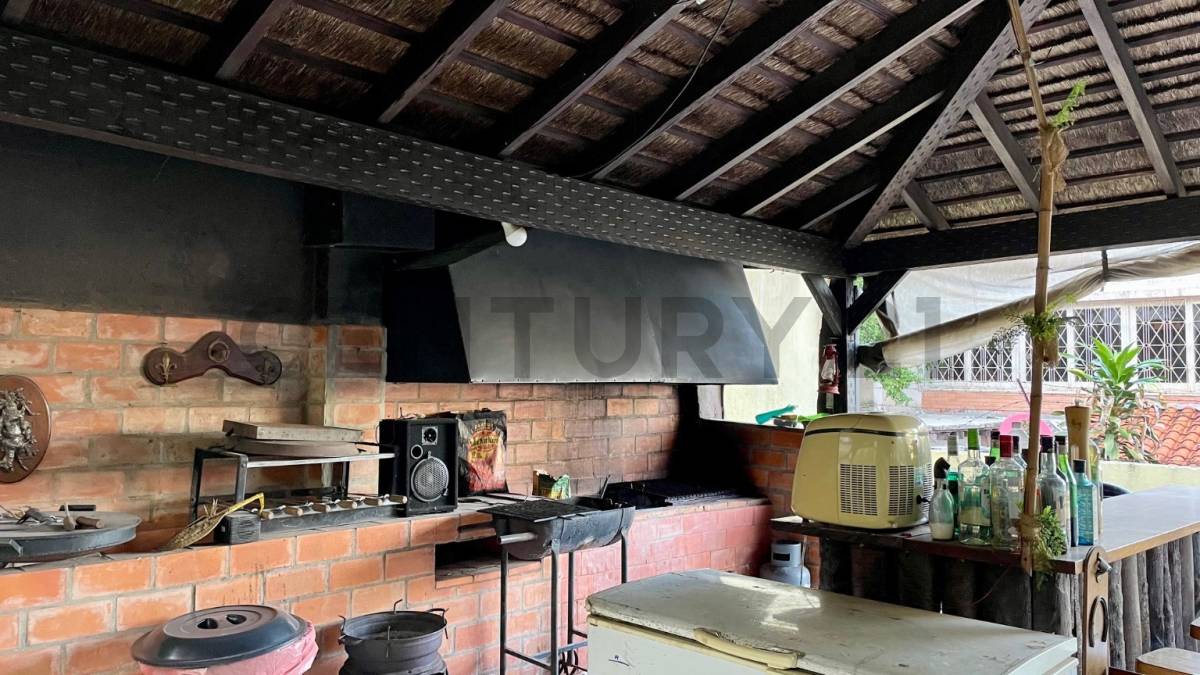 SE VENDE HERMOSA RESIDENCIA EN EL BARRIO LAS MERCEDES - 6
