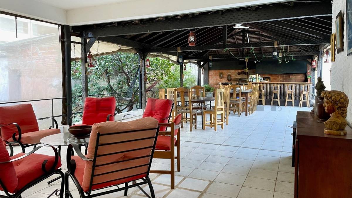 SE VENDE HERMOSA RESIDENCIA EN EL BARRIO LAS MERCEDES - 8
