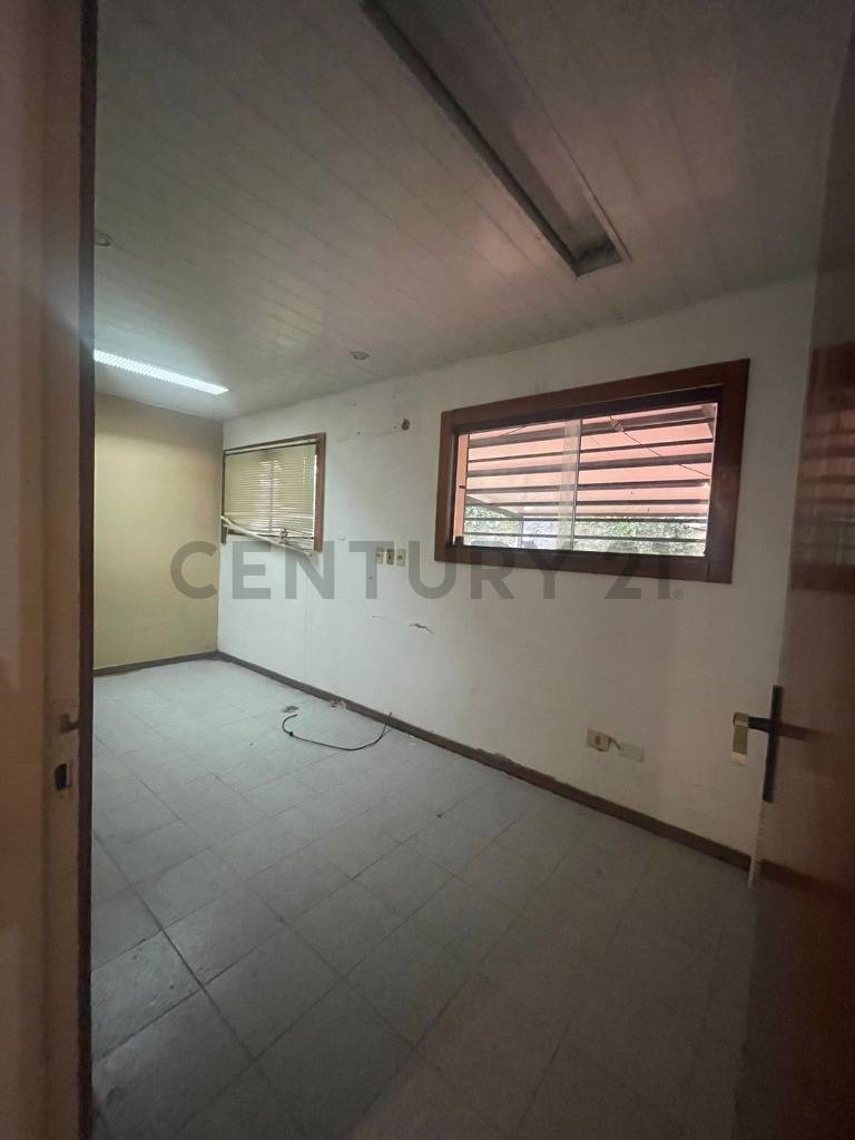 Residencia ideal para remodelacion | Barrio Las Mercedes - imagen 8