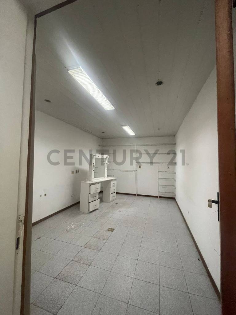 Residencia ideal para remodelacion | Barrio Las Mercedes - imagen 9