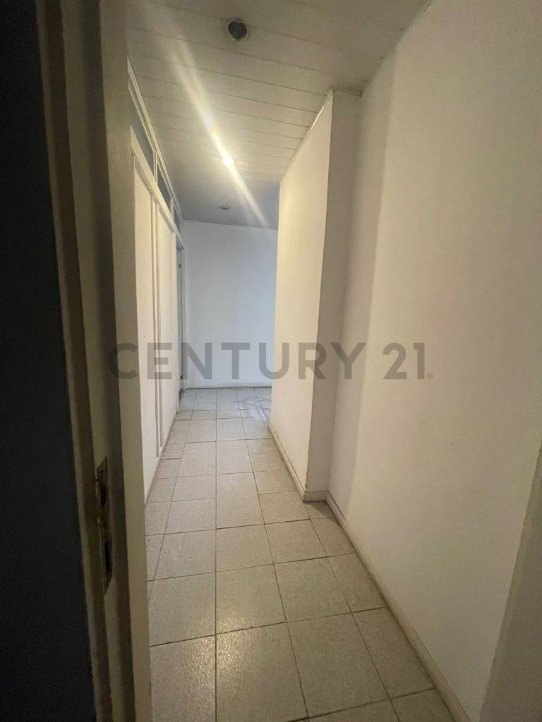 Residencia ideal para remodelacion | Barrio Las Mercedes - imagen 14