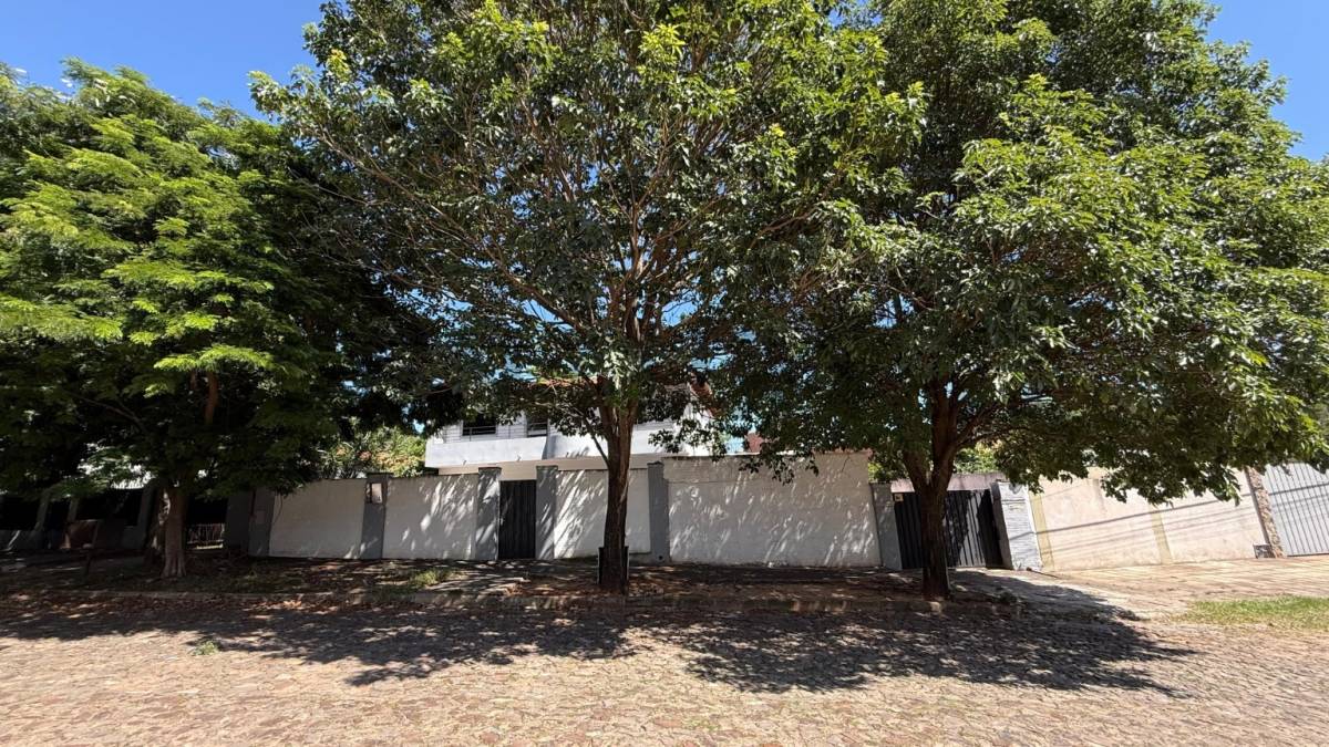 Casa Duplex en venta – Barrio Golondrinas, Loma Pytã - 2
