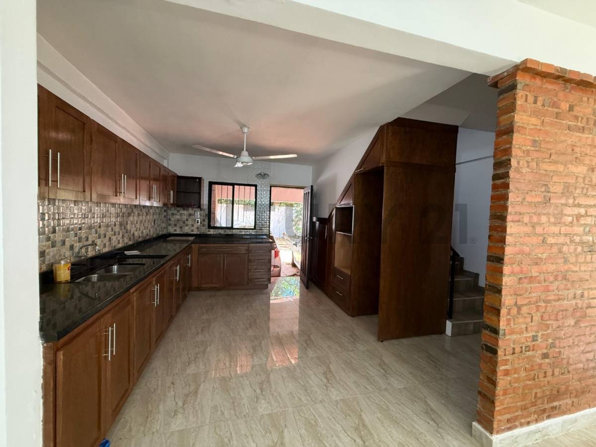 Casa Duplex en venta – Barrio Golondrinas, Loma Pytã - 3