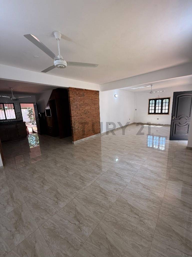 Casa Duplex en venta – Barrio Golondrinas, Loma Pytã - 4