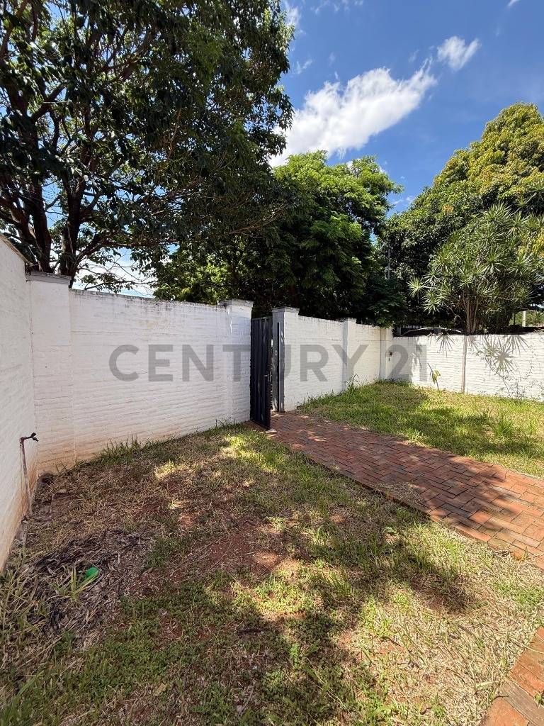 Casa Duplex en venta – Barrio Golondrinas, Loma Pytã - 6