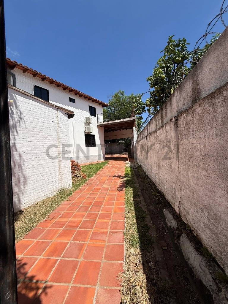 Casa Duplex en venta – Barrio Golondrinas, Loma Pytã - 8