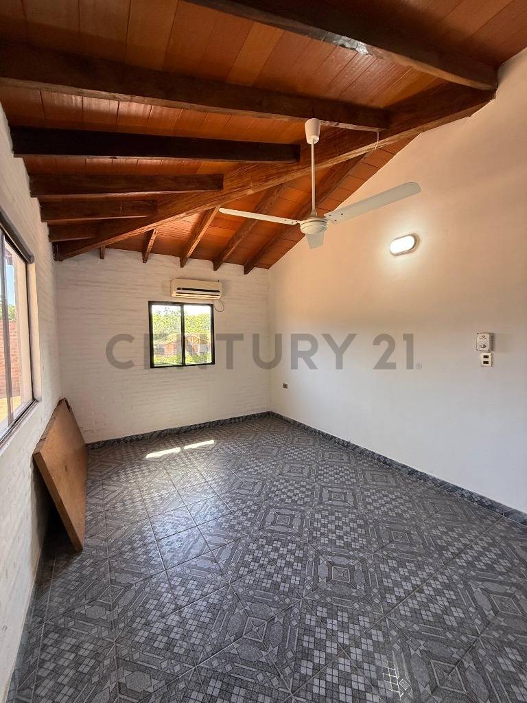 Casa Duplex en venta – Barrio Golondrinas, Loma Pytã - 23