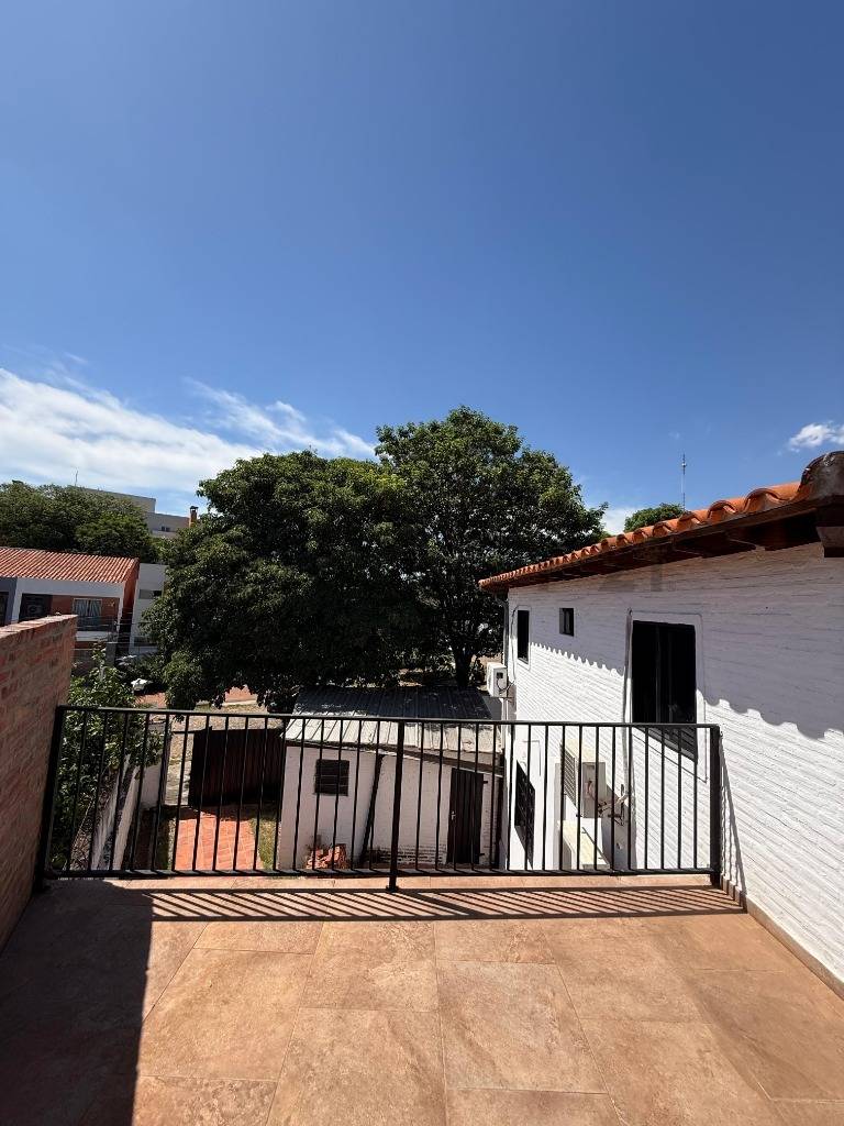 Casa Duplex en venta – Barrio Golondrinas, Loma Pytã - 1
