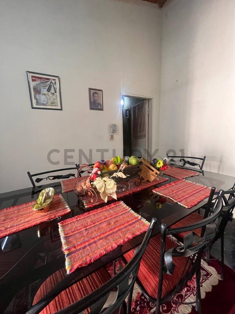 Residencia familiar con excelente ubicación en Loma Pyta - 2